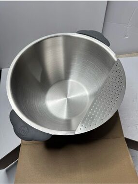 Stainless Steel Mixing Bowl with Grey Silicone Handles